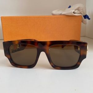 Louis Vuitton LV LINK SQUARE SUNGLASSES
